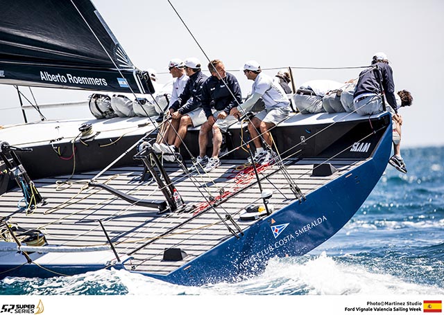 AZZURRA VINCE LA SUA PRIMA REGATA NELLA 52 SUPER SERIES - News - Yacht Club Costa Smeralda
